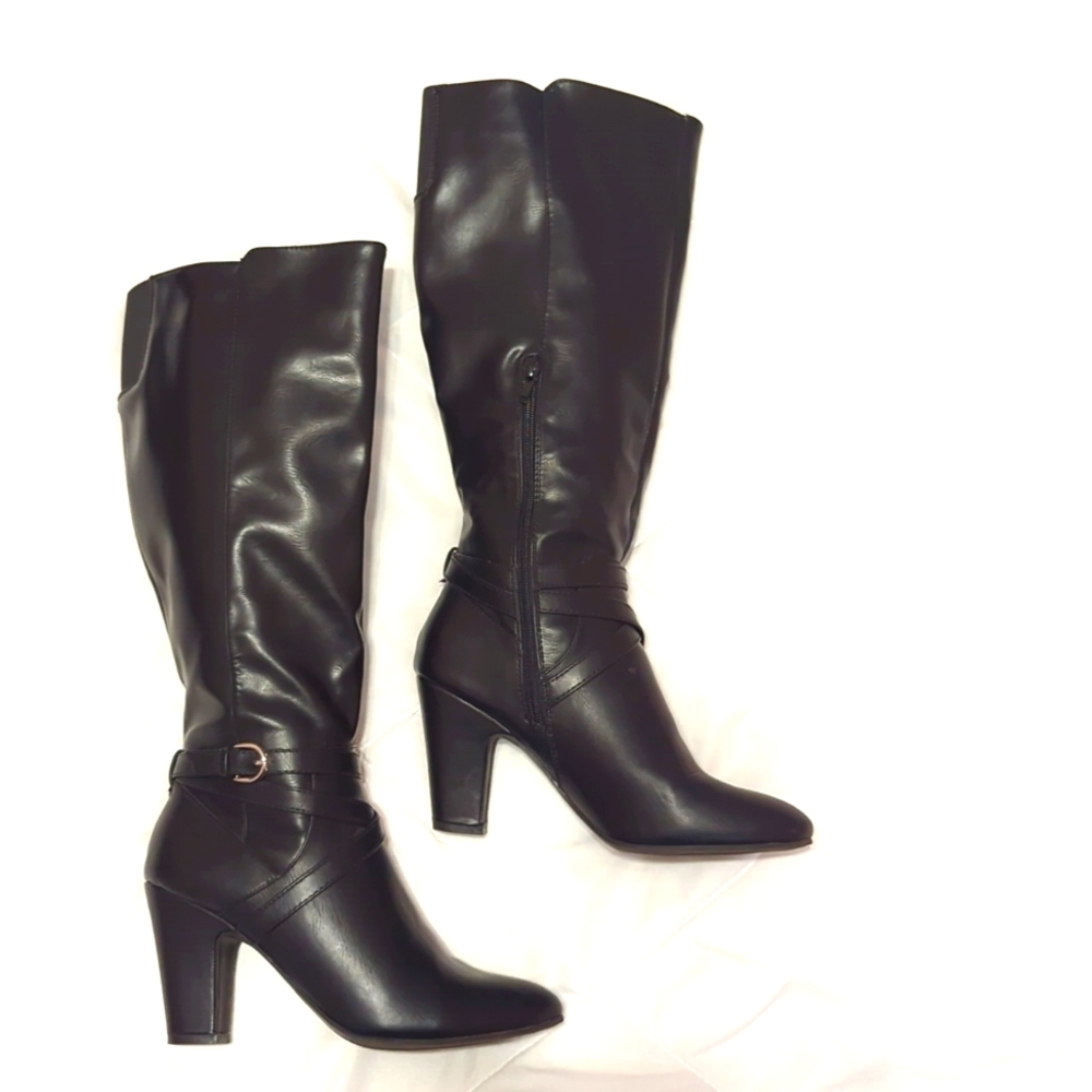 Knee High Black Boot sz 8